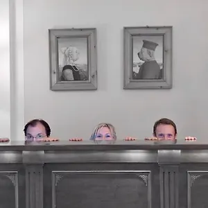 verificați disponibilitatea